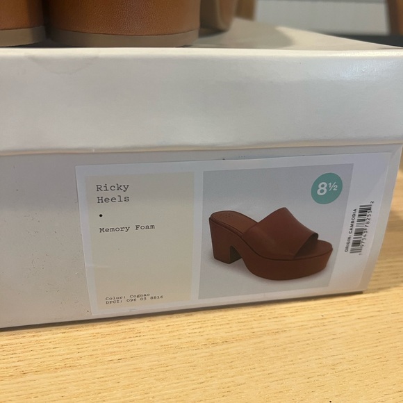 NWT Chunky Platform Heels - Picture 6 of 7